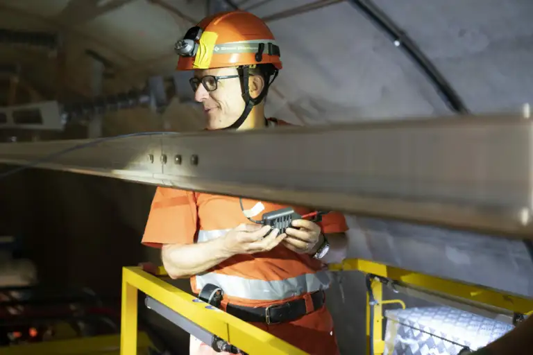 Enotrac employees carry out measurements in the Ceneri Base Tunnels