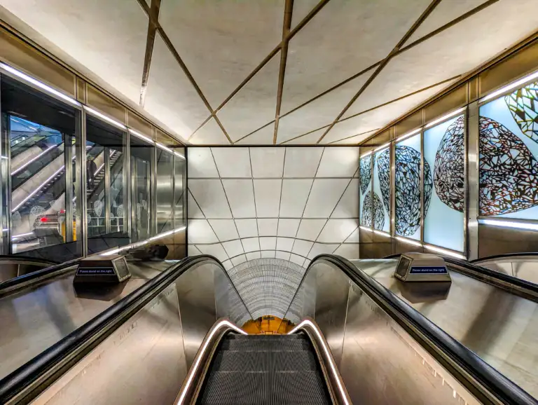 Rolltreppe in einem Einkaufszentrum