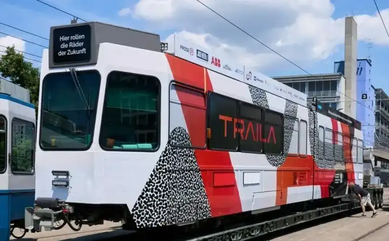 Ein Tram 2000 der VBZ umgerüstet für Versuche von Traila