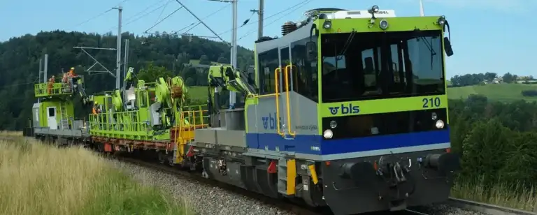 Fahrleitungs-Bauzug der bls