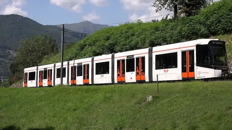 FLP-Nahverkehrszug im Tessin