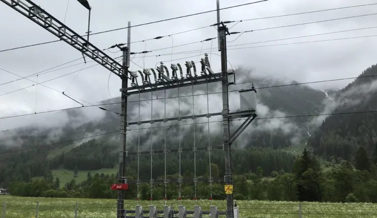 Fahrleitung in Andermatt