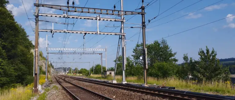 Tronçon de voie équipé de nouvelles lignes aériennes