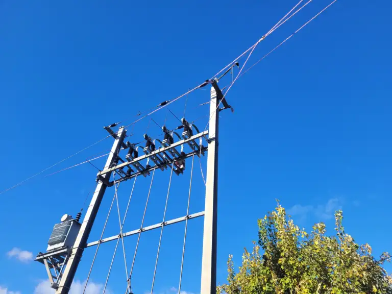 New switchgear for a catenary system, including a transformer