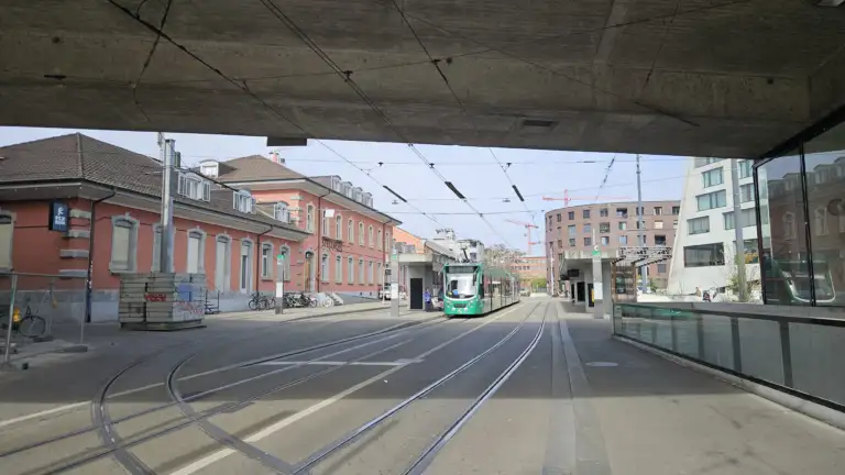 BVB Tram am Vogesenplatz in Basel