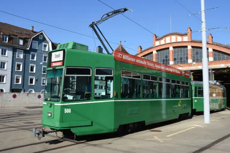 Tram der BVB (genannt Cornichon)