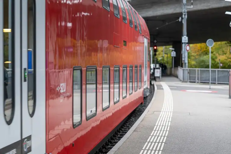 Uetlibergbahn im Bahnhof
