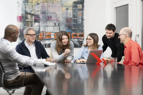 Enotrac Team im Enotrac Sitzungszimmer