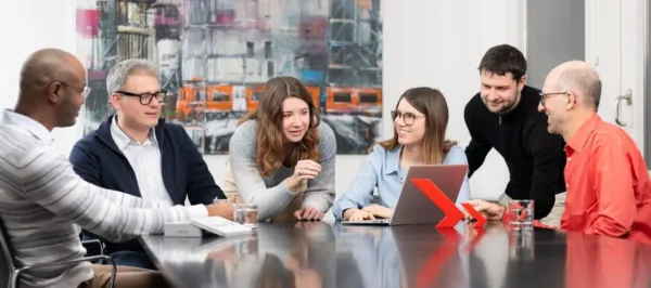Enotrac Team in einer Sitzung im Enotrac Sitzungszimmer