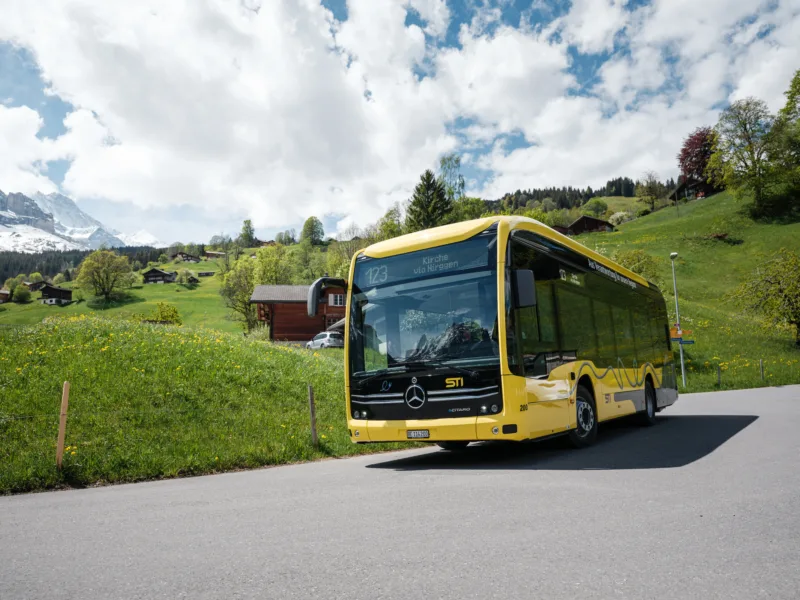 Mercedes-Benz eCitaro Bus der STI im Berner Oberland