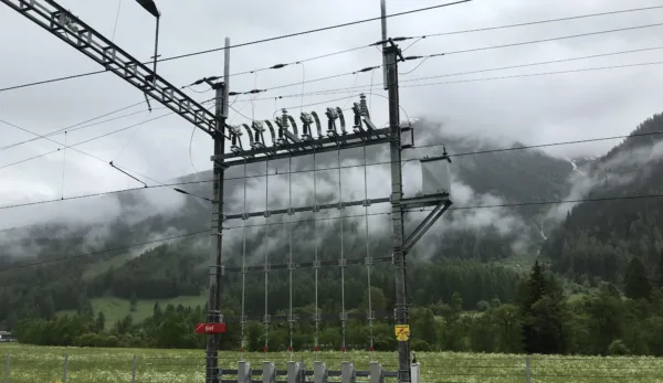 Fahrleitung in Andermatt